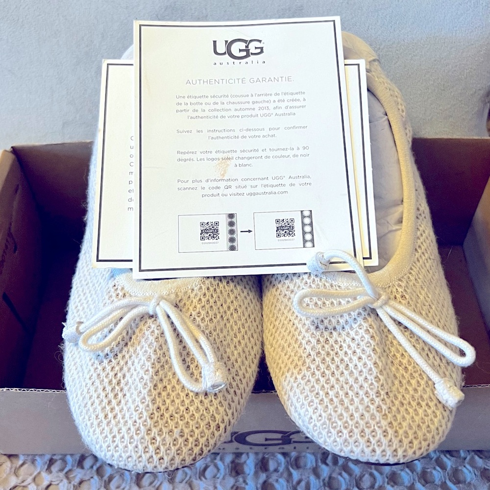 UGG slippers/flats-Cream size 9